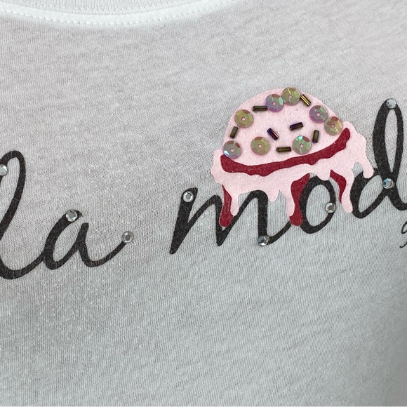 Adorable “A La Mode” Guess Embellished Top - Picture 5 of 11